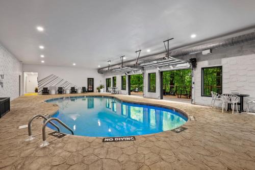 3 Firefly Mountain Suites by AvantStay 18 Guests Heated Pool Firepits Arcade Playground