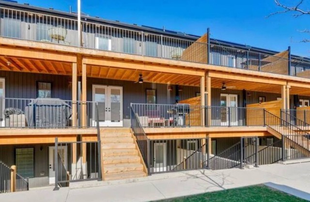 3 Floor Apartment with Private Hot Tub & Sauna