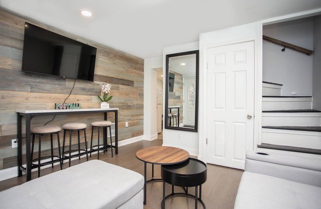 3-Level Northern Liberties Home King Suite + Patio Across from Piazza