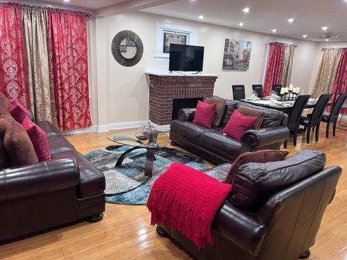 3 Luxurious bedrooms entire home, exclude basement