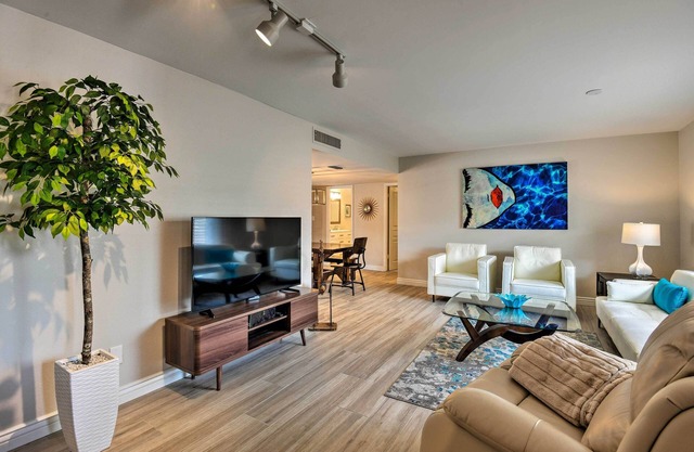 3 Mi to ASU: Tempe Getaway w/Heated Pool