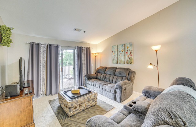 3 Mi to Branson Strip: Condo w/Balcony!