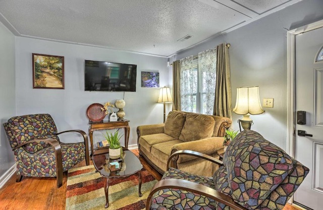 3 Mi to Downtown Family-Friendly Birmingham Home