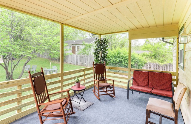 3 Mi to Dtwn Asheville: Duplex w/Spacious Yard!