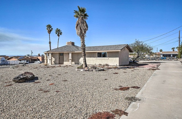 3 Mi to Lake Havasu: Family Home w/Game Room
