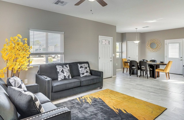 3 Mi to Tucson Mall: Home w/Large Outdoor Space!