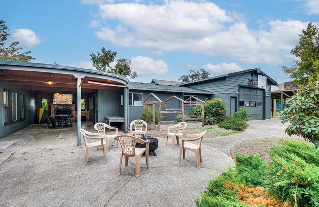 < 3 Mi to UO Campus: Pet-Friendly Springfield Home