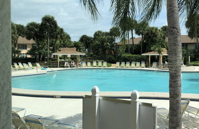 3 Miles to Beautiful Naples Beach Shopping and Paradise