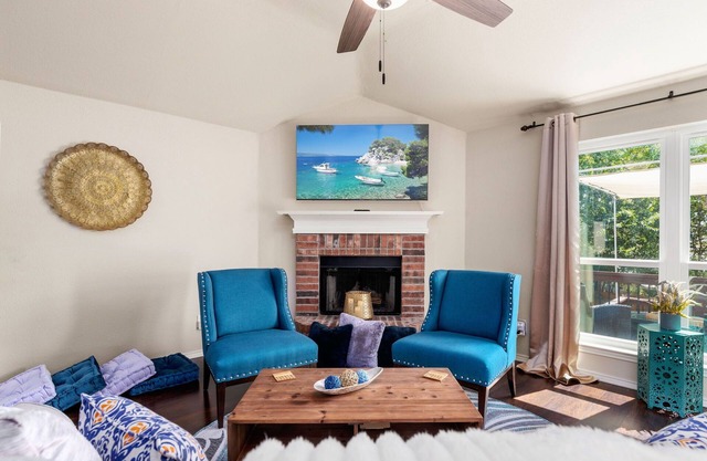 3 Miles to SeaWorld 7 Miles to Lackland AFB 3BR Spacious House -sleep 10