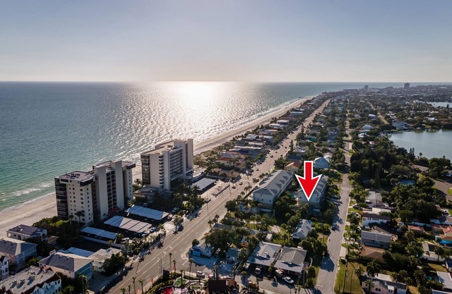 3 Minute Walk to Beach! Sleeps up to 9- Gorgeous Beach Home