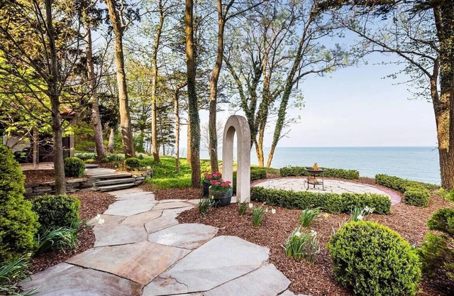 (3 Nt Min) Lakefront Stunner Steps To Beach!