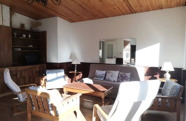 3-room apartment for 8 people, south/southwest facing, with large terrace and magnificent view of the slopes