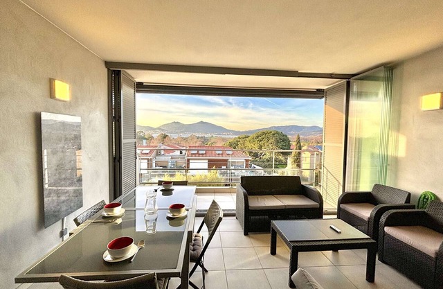 3-room apartment with terrace, AC and parking in Porticcio