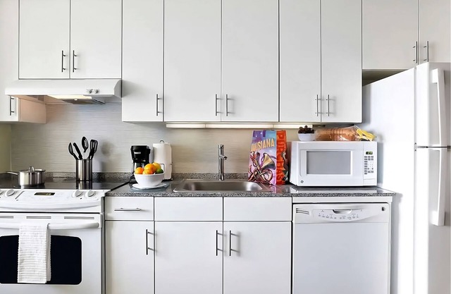 3 Spacious Spaces! Family Break. Great Downtown Base near Lafayette Square