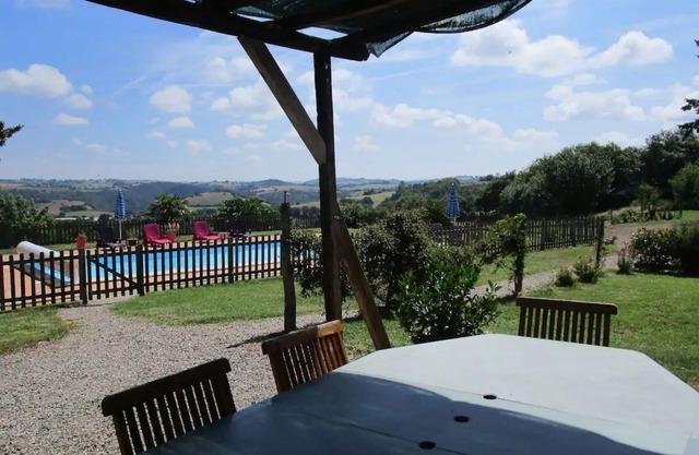 3 star gite - spacious - quiet - pool and view!