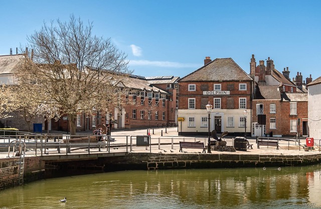 3, The Dolphin-Stunning apartment-Quintessential-Quay views - Sleeps 2-4 people