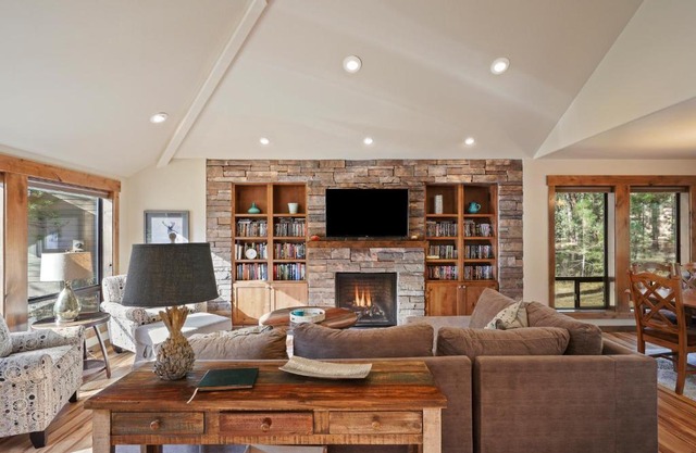 3 Tumalo with Wood Burning Fireplace
