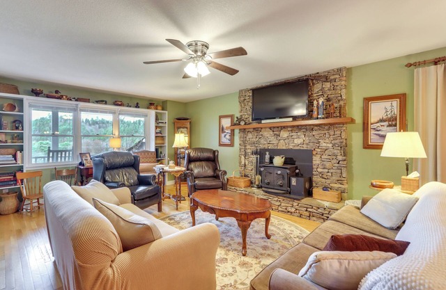 30 Acres of Mountainside Peace: Home in Marble