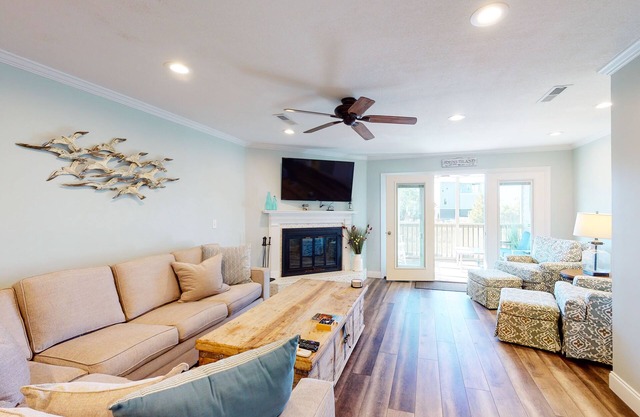 30-Day Marshfront Rental Condo w/Amazing Views, 2 Porches, Laundry & Shared Pool