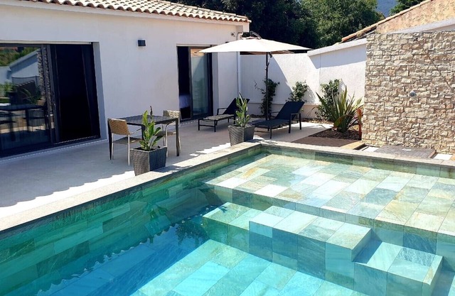30 m2 luxury lodge with pool and Jacuzzi for 2 people ONLY