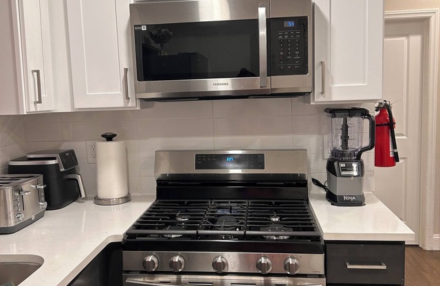 30 minutes from Newark airport. Cozy Multi Level family Home, Level A