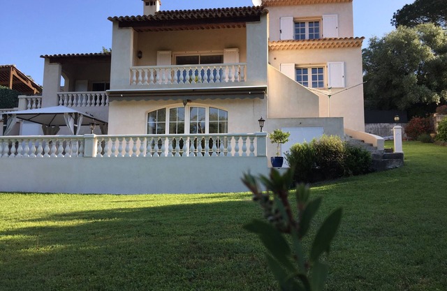 30 sq.m studio at garden level. Quiet villa in a green setting with terrace