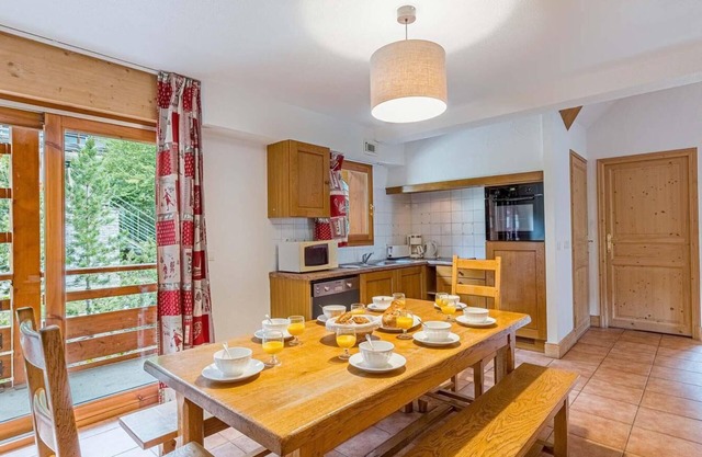 300m from resort center, fitness, swimming pool, sauna, hammam, balcony, tv, 44-47m², Vaujany