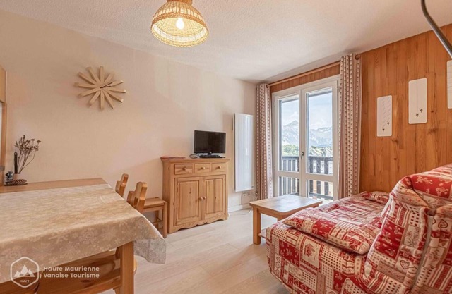 300m from ski slopes, 2nd floor, balcony, tv, ski locker, 41m², Aussois