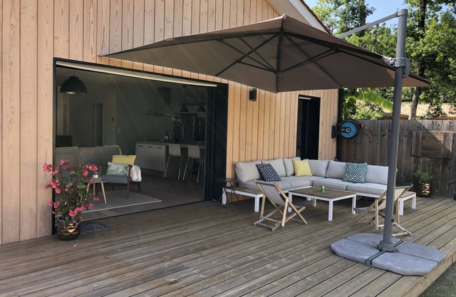 300m from the Lac beach! Superb house, wood cladding.
