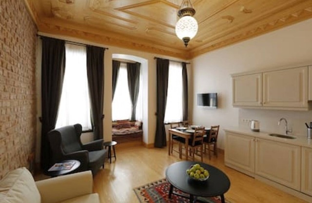 301 · New Apt Heart of Old City Istanbul