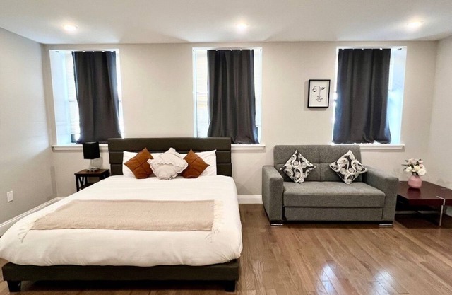 306 Deluxe King suite in the center city