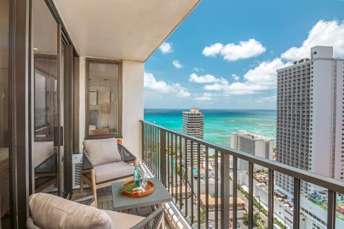 30th Fl Luxury Ocean & Waikiki view with Free Parking