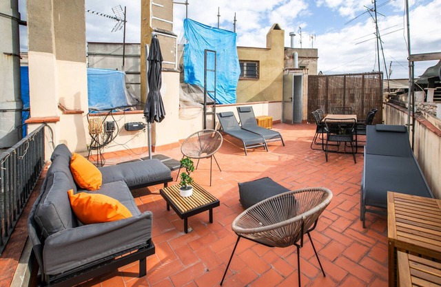 31ARA1092- Newly Refurbished 3BR Flat in the Gothi