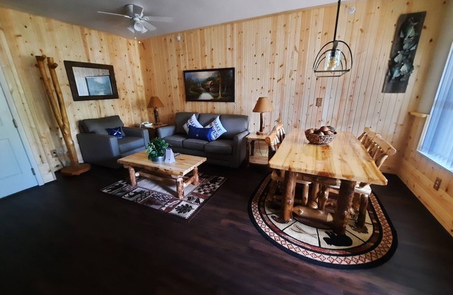 330 - Log Cabin Style One Bedroom Condo Suite w/2 Queens