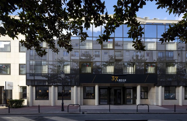 37 Lodge La Défense Courbevoie