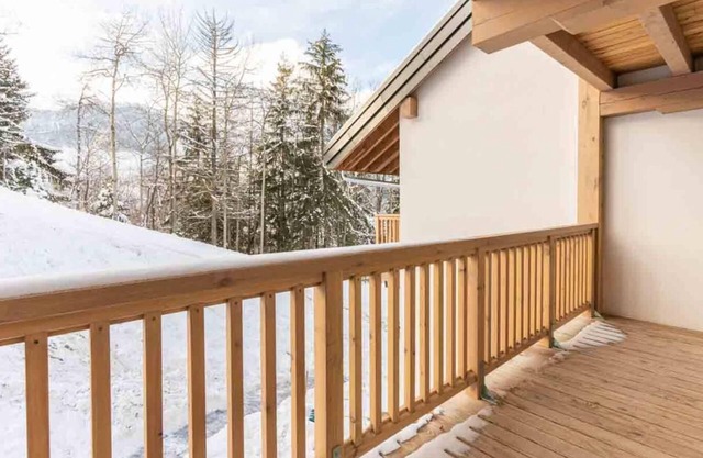 385m from ski slopes, 2nd floor, view forest, balcony, parking, tv, ski locker, 51m², Valmorel