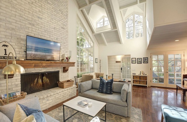 3945 SeaDaze - Walk to Downtown Carmel and Beach