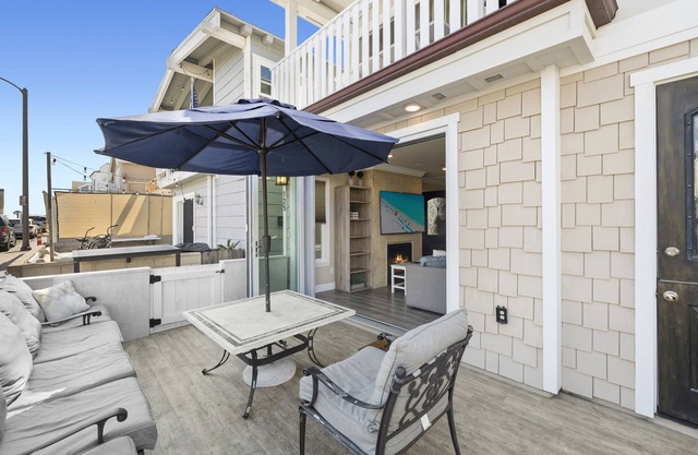 39th St Beach House - Steps to Sand - Air-Conditioning, Bikes and beach gear!