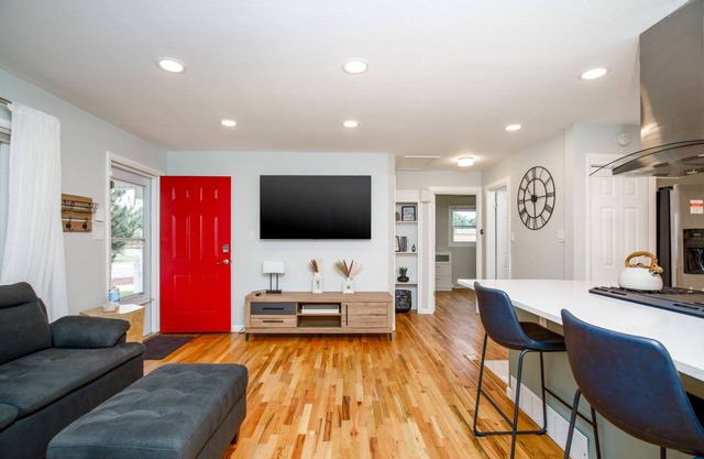 3b/2b West Denver Home BBQ/Fire pit and large yard near Red Rocks/Downtown