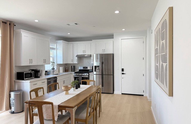 3B2.5B Brand new Modern Spacious Hlf Hr Disneyland