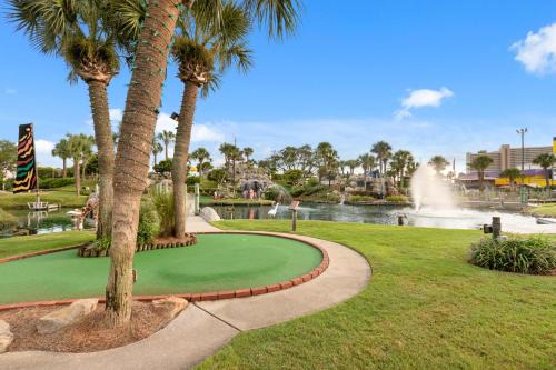 3BD, 2BA Home! Family Friendly! Close to Beach! HOT TUB!