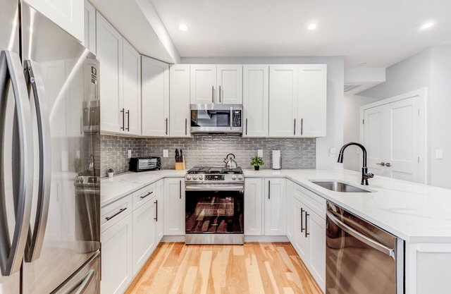 3BD/2BA Near Logan Airport and T 3276