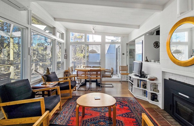 3BD Architectural Delight-A/C, Walk to Beautiful Fisher Beach on Cape Cod Bay