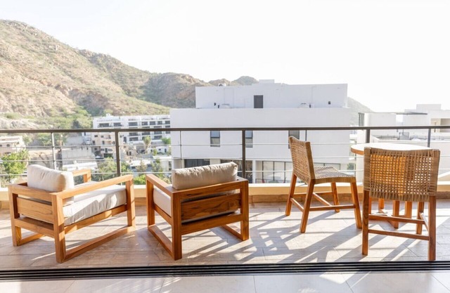 3BD Downtown + Pool+ Gym
