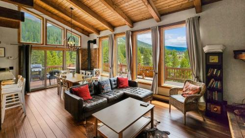 3BD Mountain Retreat Near Trails