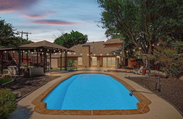 3BD Retreat with Pool & Patio, Mins to Attractions