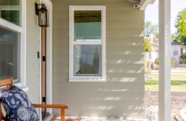 3bedroom house close to several hospitals w/HOT TUB in pleasant La Cresta area.