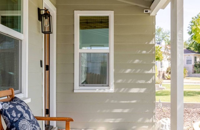 3bedroom house close to several hospitals w/HOT TUB in pleasant La Cresta area.