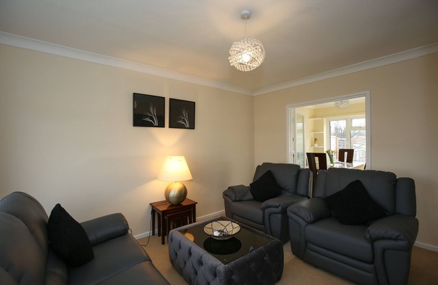 3bedroom Oxford next to Cotswold, Bleinhem, Bicester with Executive King Bed