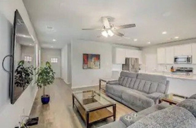 3BR+2.5 BTH Oasis + Pool: F1 & 10M DT & Airport